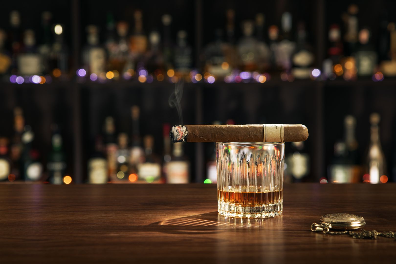 Como Montar uma Prateleira com Whiskies Variados