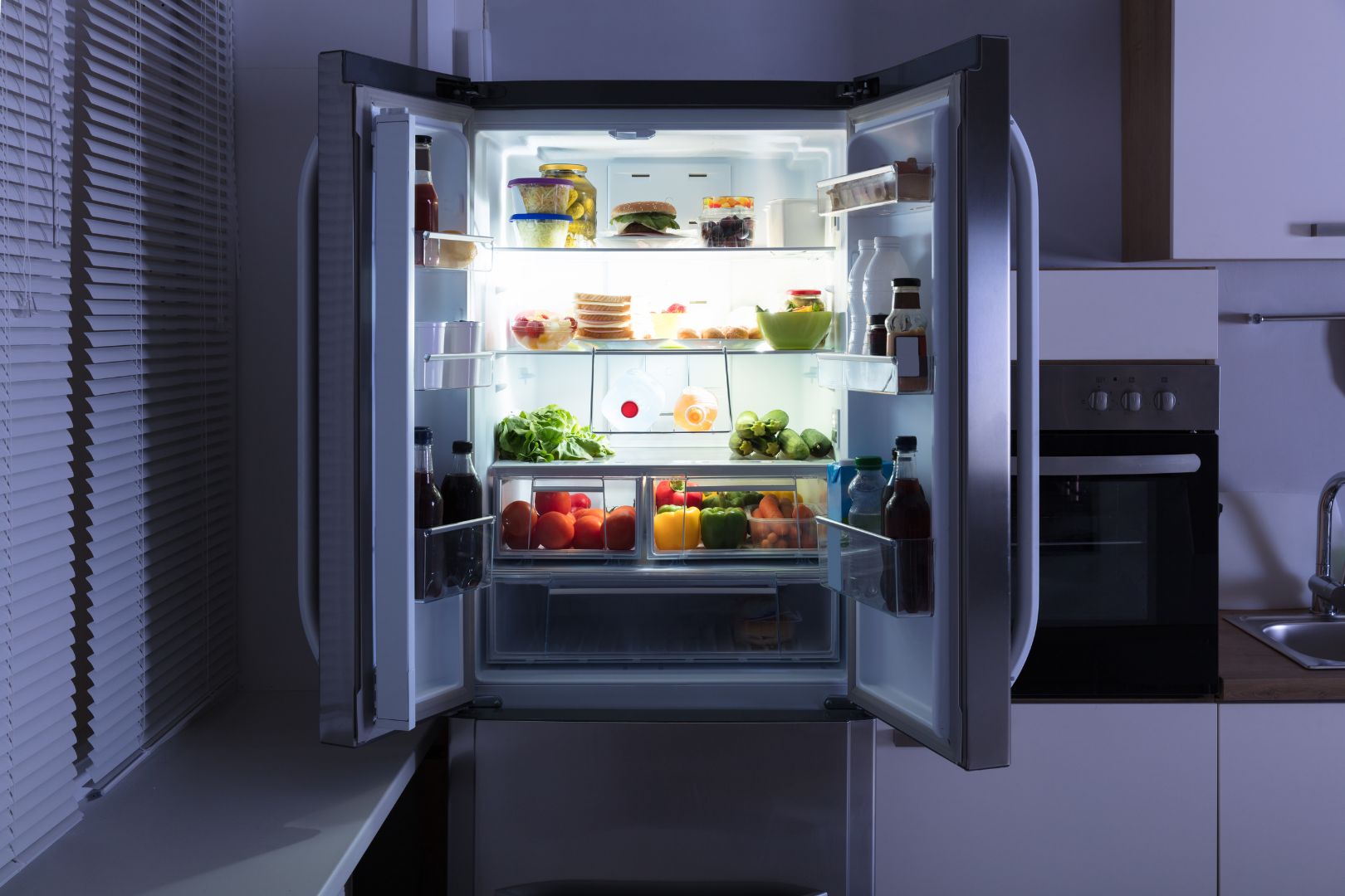 Por Que a Geladeira Faz Estalos a Noite Entenda os Motivos e Solucoes