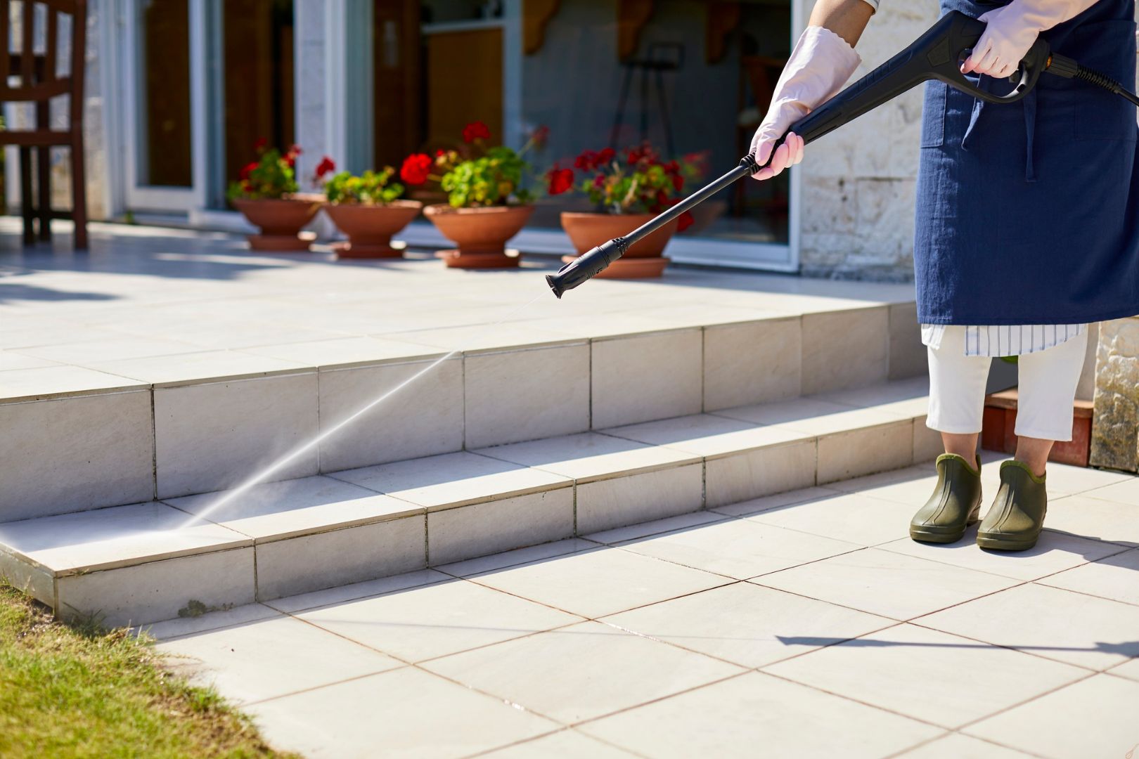 Seguranca com lavadora de alta pressao