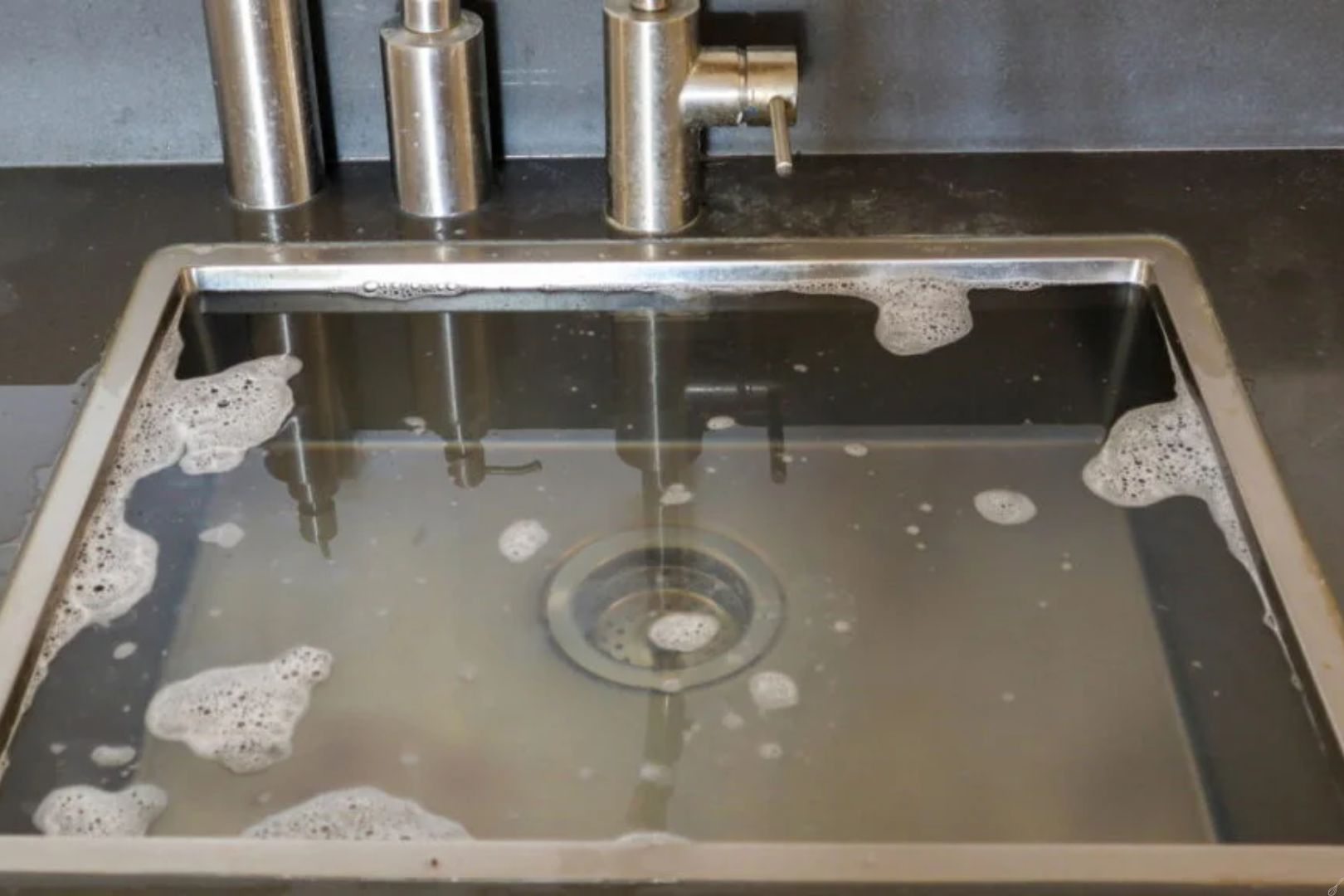 O que fazer quando a pia nao escoa